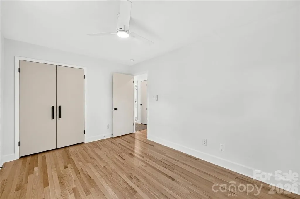 1924 Bentley Place Charlotte NC 28205