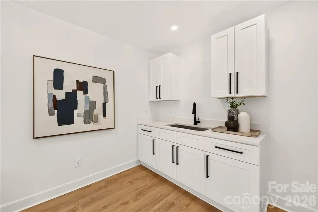 1924 Bentley Place Charlotte NC 28205
