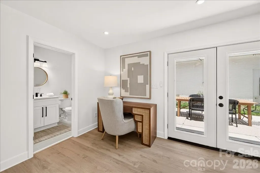1924 Bentley Place Charlotte NC 28205