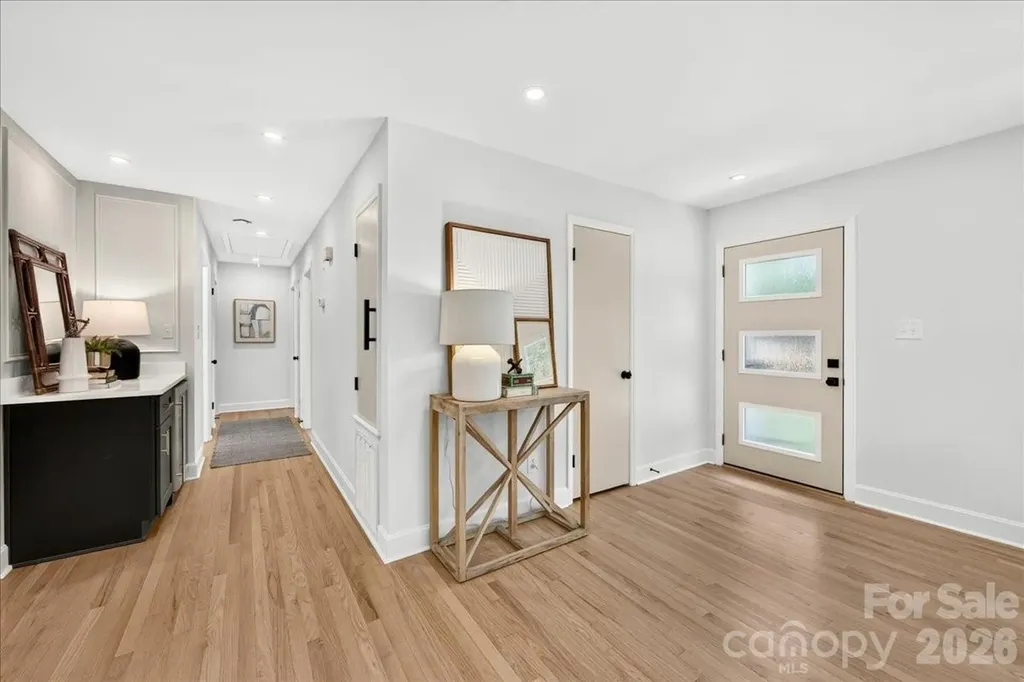 1924 Bentley Place Charlotte NC 28205