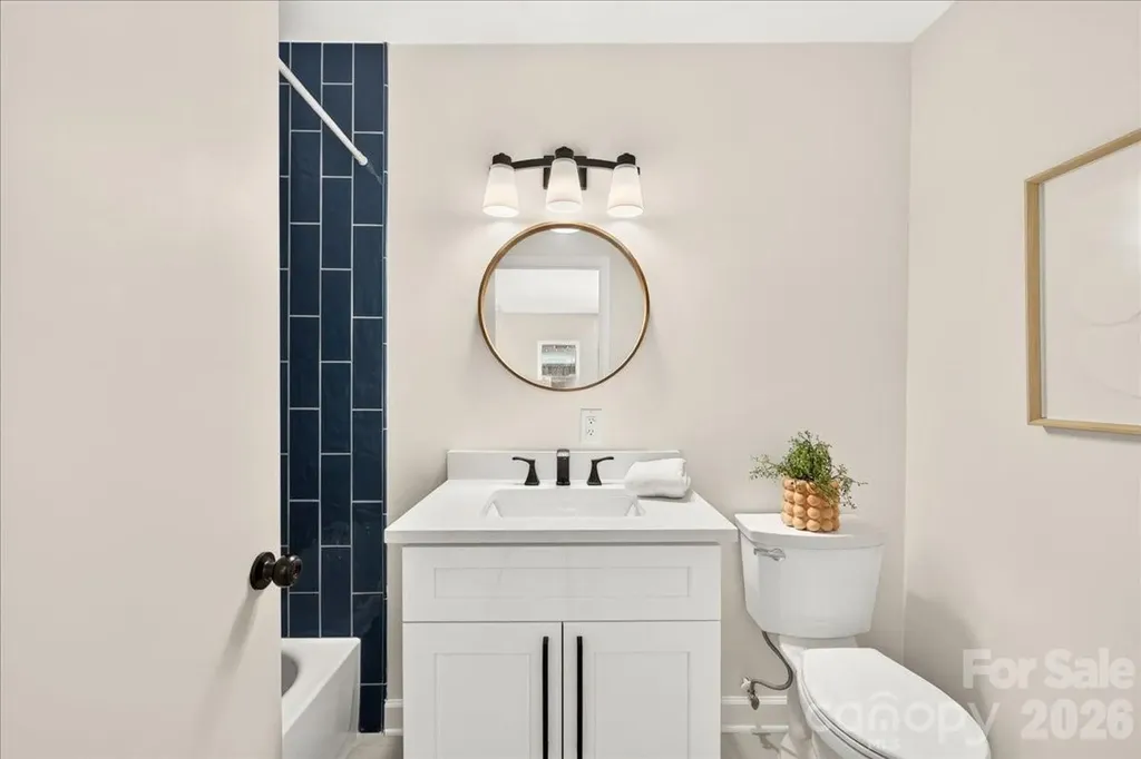 1924 Bentley Place Charlotte NC 28205