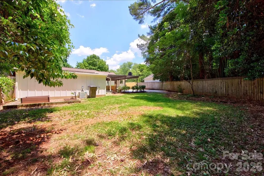 1924 Bentley Place Charlotte NC 28205