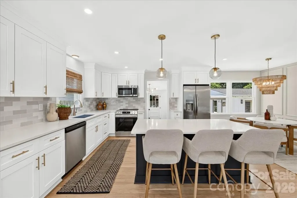 1924 Bentley Place Charlotte NC 28205