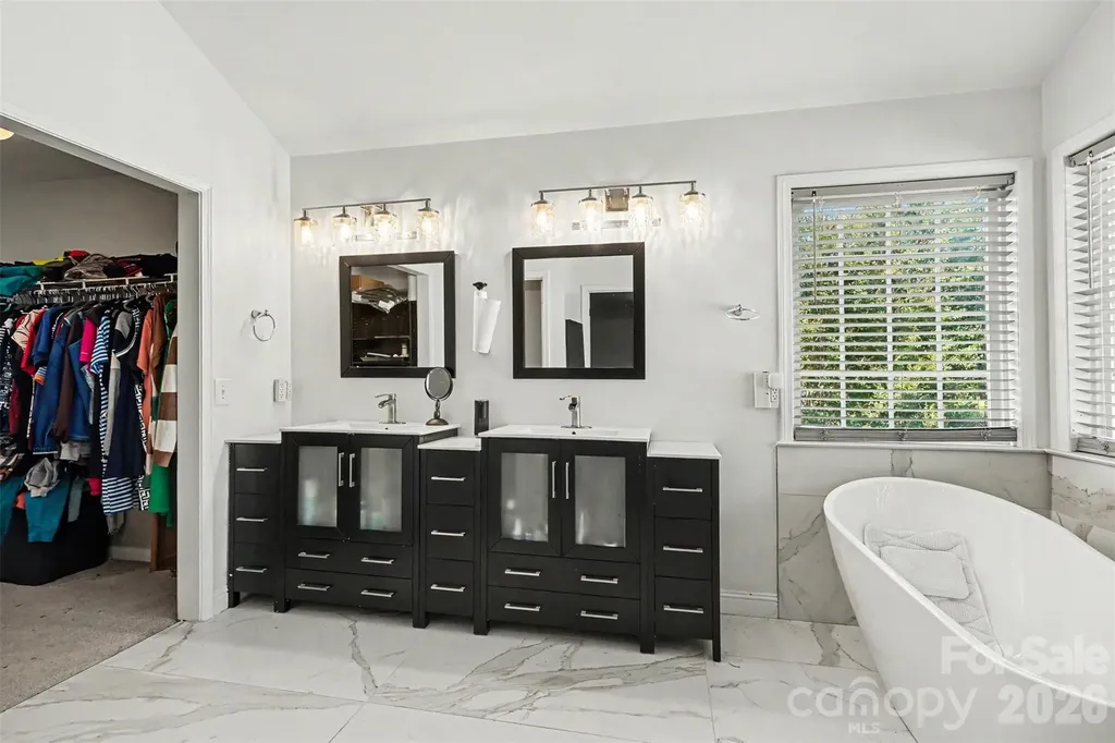 8021 Pelorus Lane Charlotte NC 28269