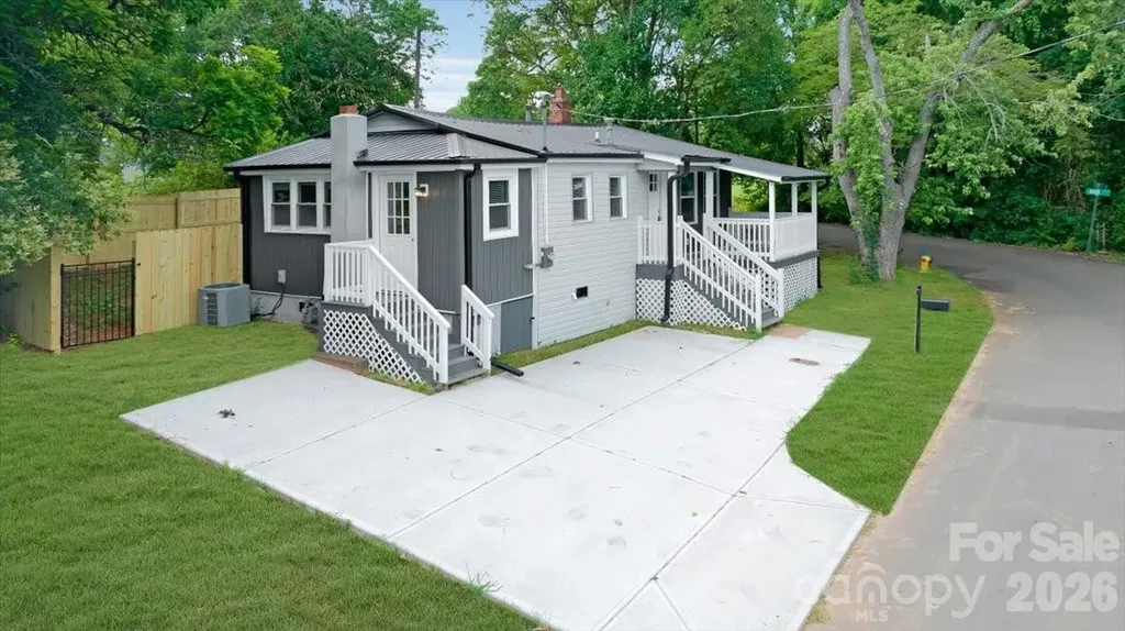 304 S Derby Avenue Newton NC 28658