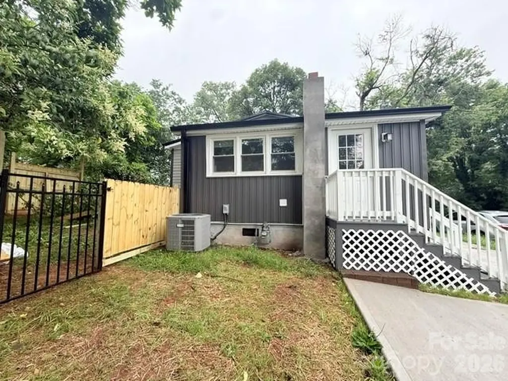 304 S Derby Avenue Newton NC 28658