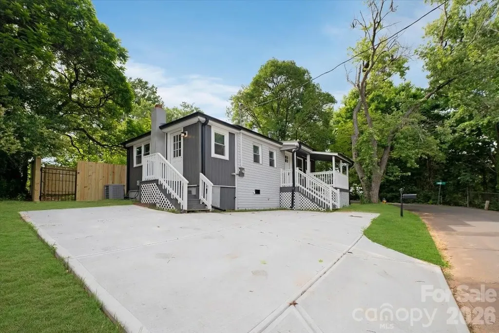 304 S Derby Avenue Newton NC 28658