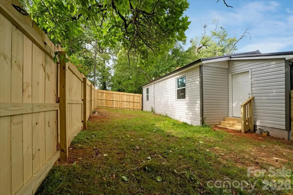 304 S Derby Avenue Newton NC 28658