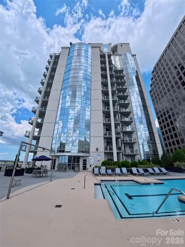333 W Trade Street Charlotte NC 28202