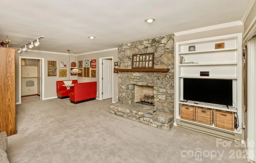 9 Ridge Terrace Asheville NC 28804