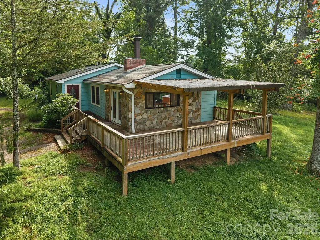 1705 Willow Road Hendersonville NC 28739