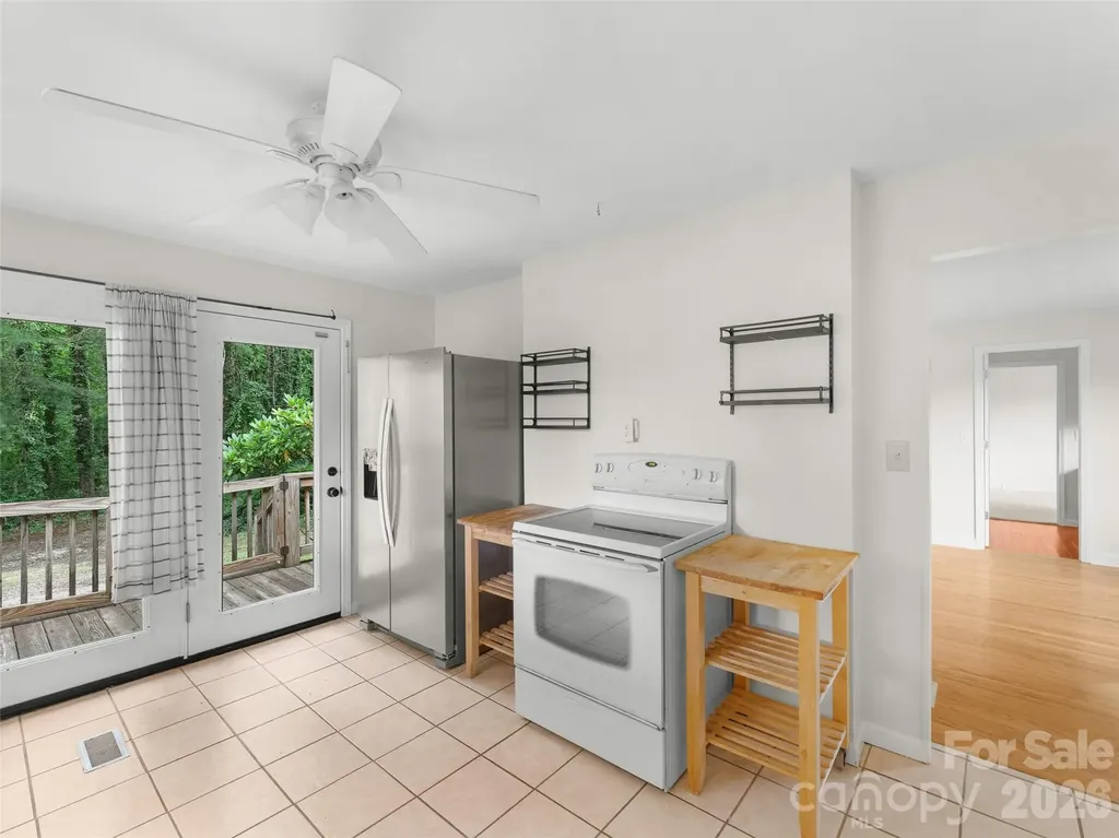 1705 Willow Road Hendersonville NC 28739