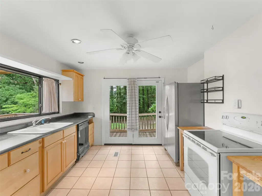 1705 Willow Road Hendersonville NC 28739