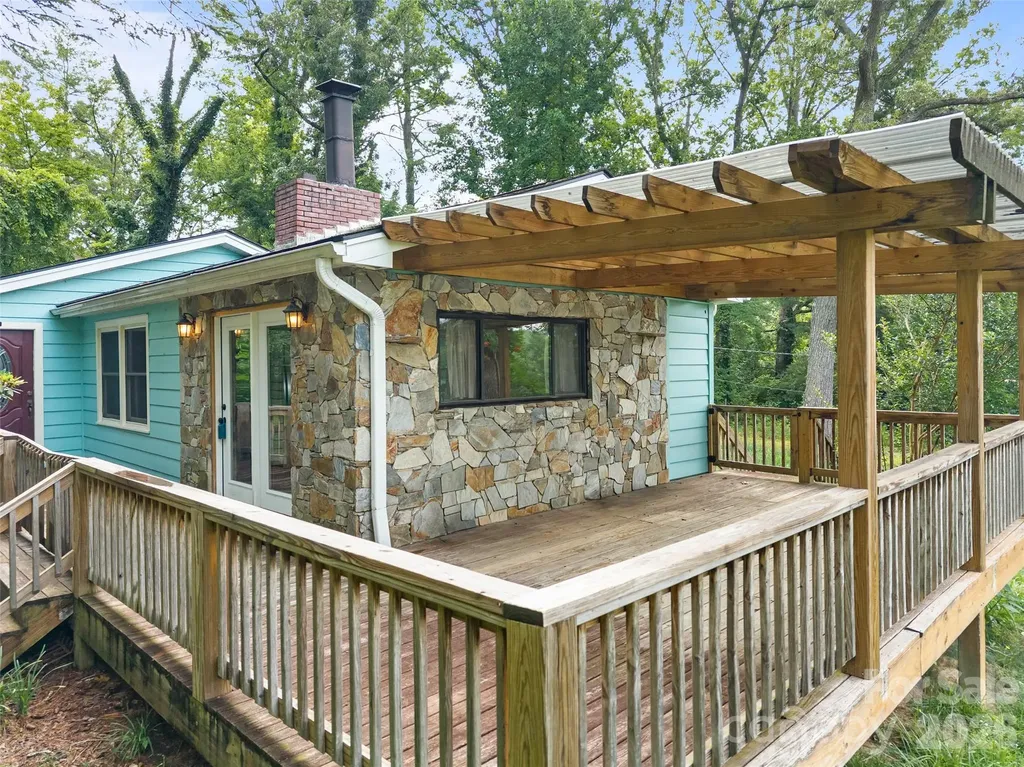 1705 Willow Road Hendersonville NC 28739