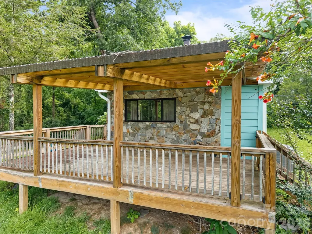 1705 Willow Road Hendersonville NC 28739