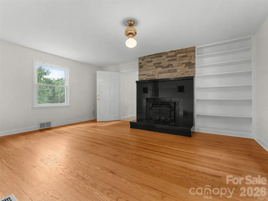1705 Willow Road Hendersonville NC 28739