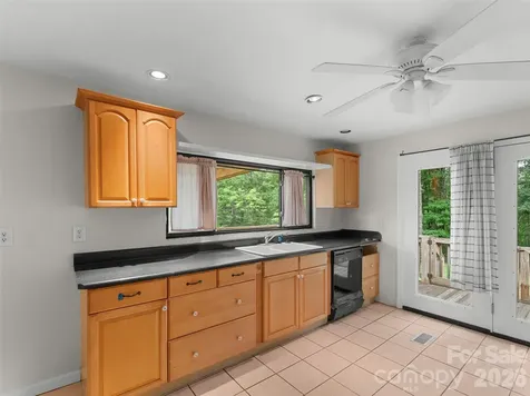 1705 Willow Road Hendersonville NC 28739