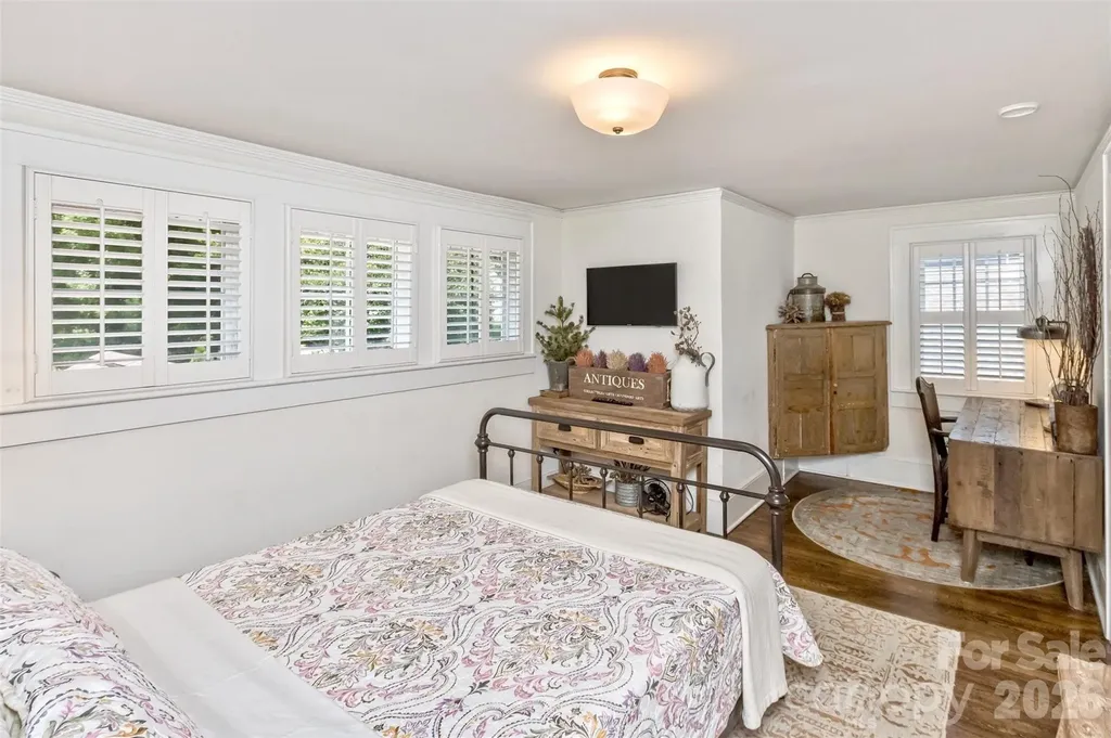 14 Laurel Loop Asheville NC 28806