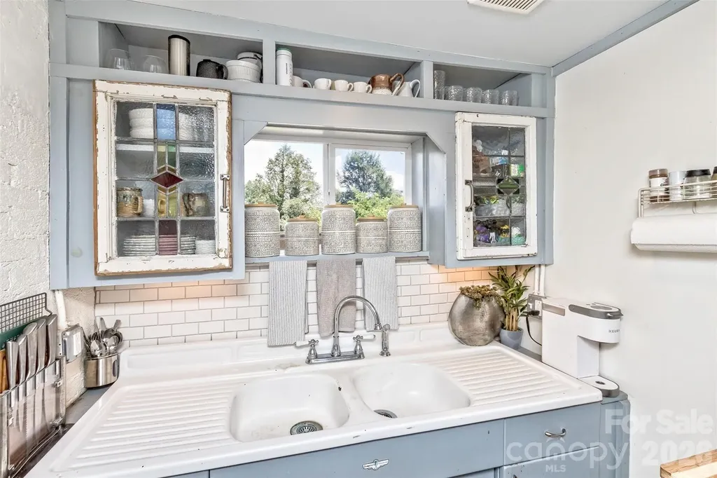 14 Laurel Loop Asheville NC 28806