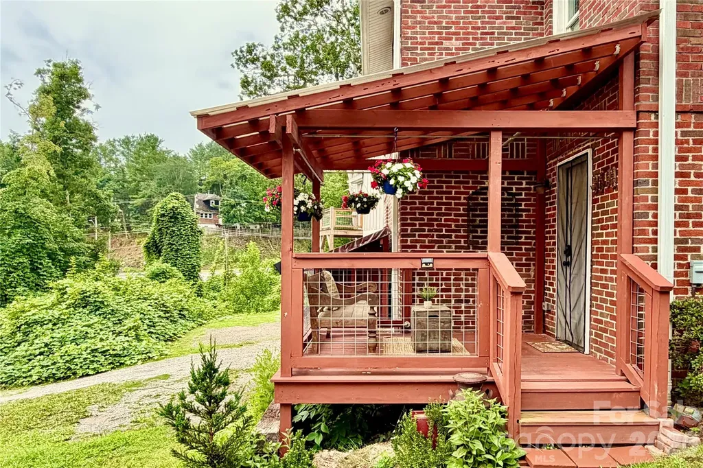 14 Laurel Loop Asheville NC 28806