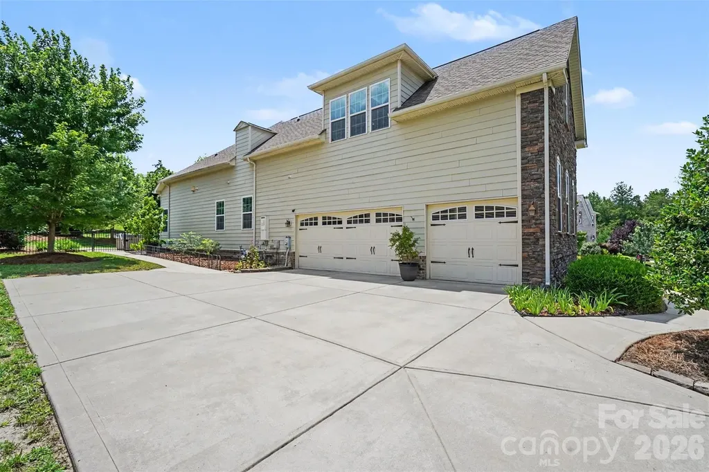 8432 Penton Place Harrisburg NC 28075
