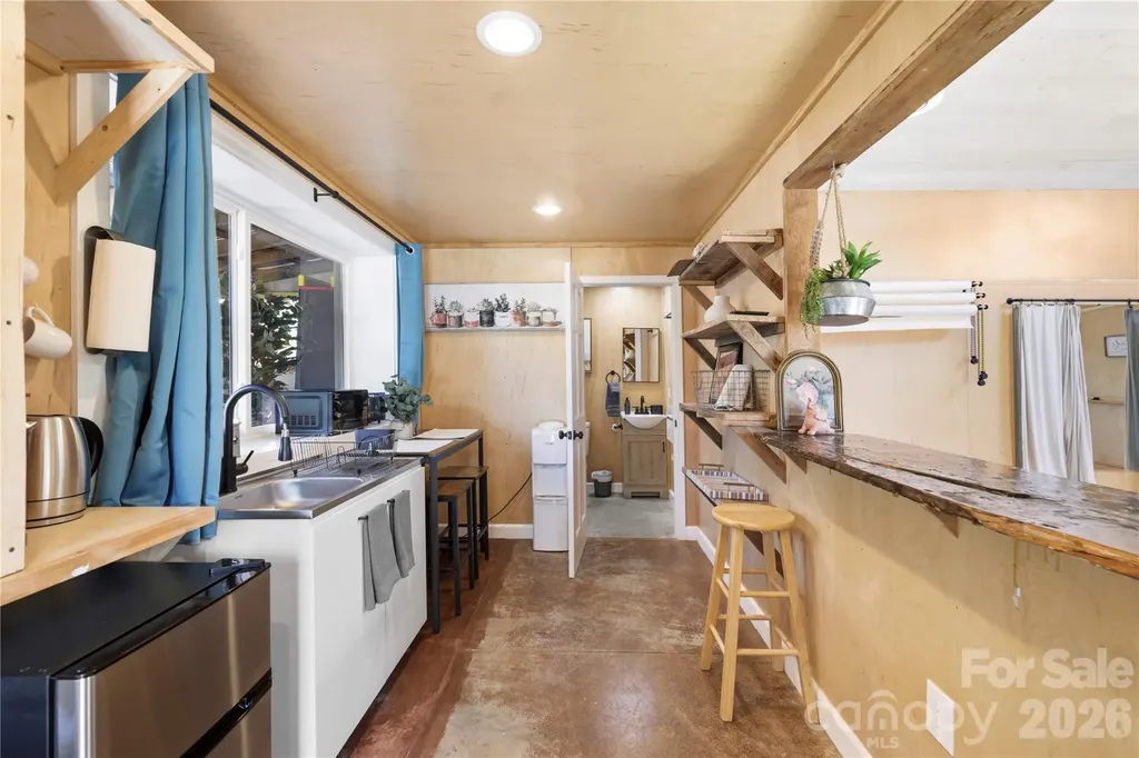2252 Riceville Road Asheville NC 28805