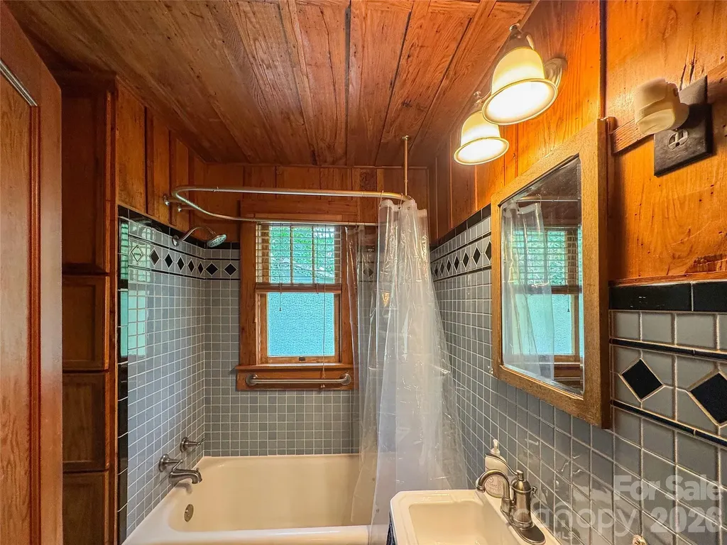 59 Warrior Road Linville Falls NC 28657