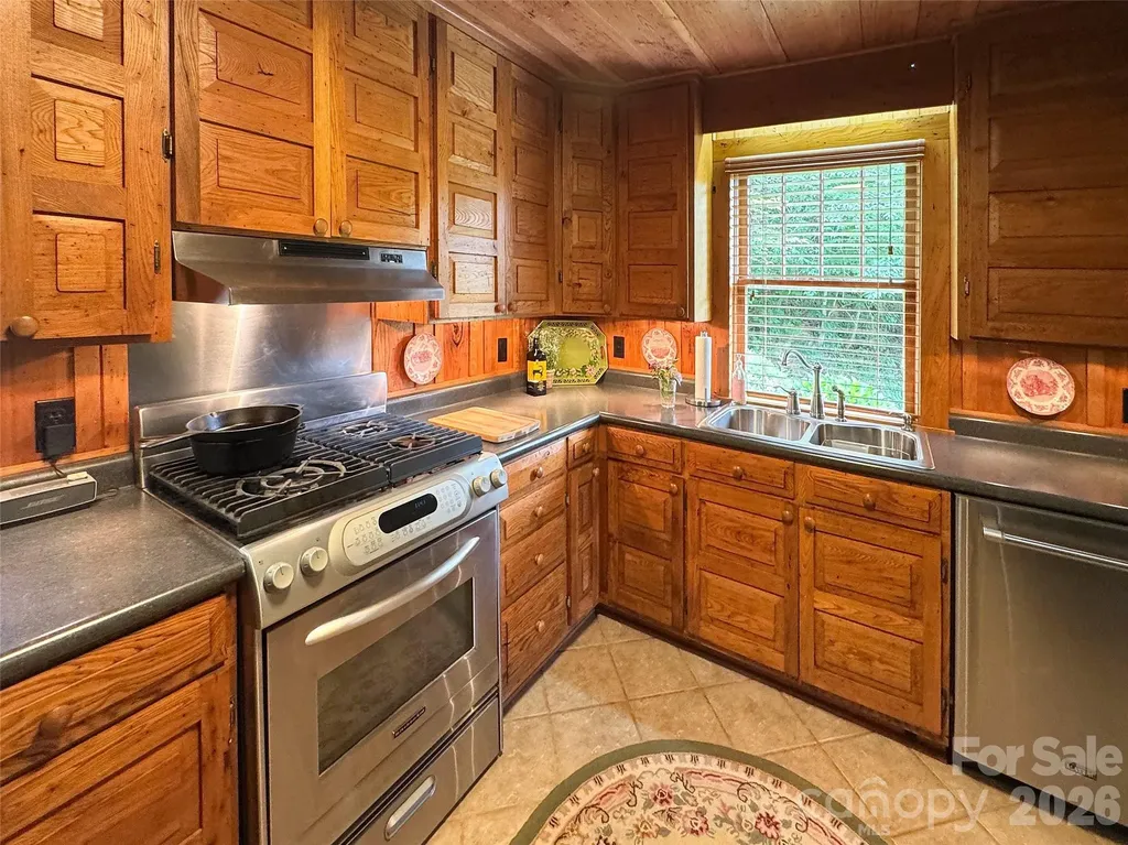 59 Warrior Road Linville Falls NC 28657