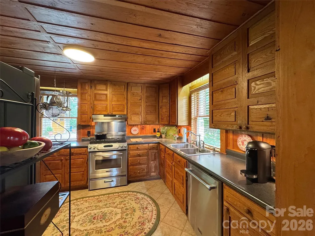 59 Warrior Road Linville Falls NC 28657