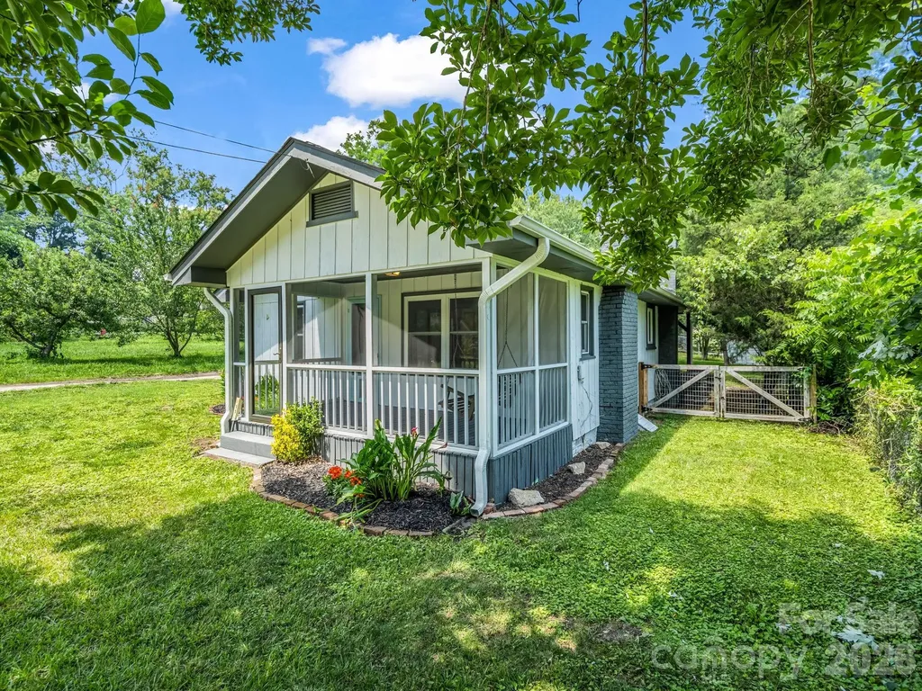 112 Resort Street Hendersonville NC 28792