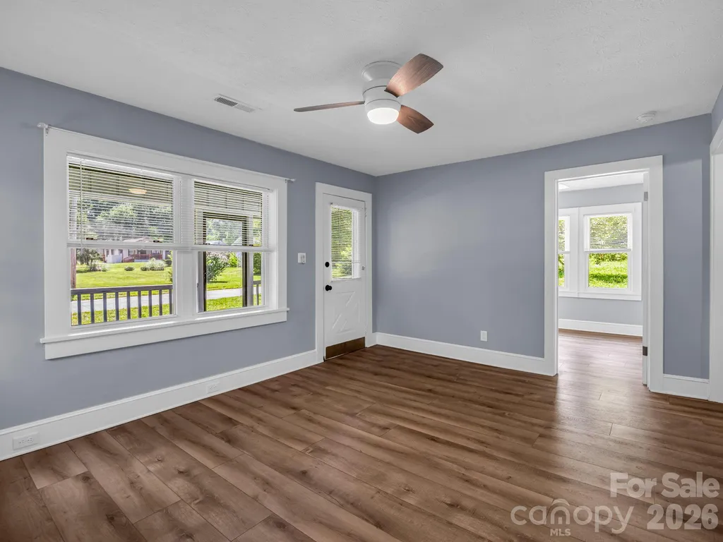112 Resort Street Hendersonville NC 28792