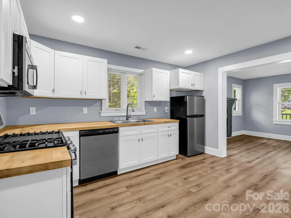 112 Resort Street Hendersonville NC 28792