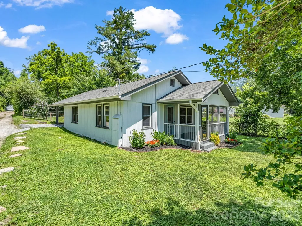 112 Resort Street Hendersonville NC 28792