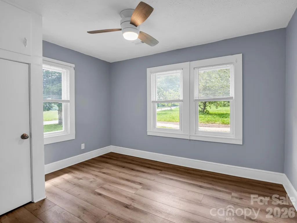 112 Resort Street Hendersonville NC 28792