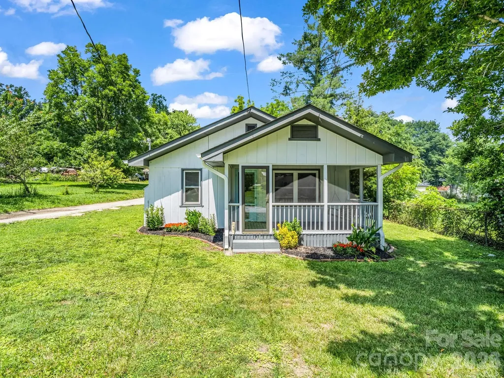 112 Resort Street Hendersonville NC 28792