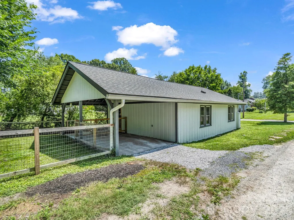 112 Resort Street Hendersonville NC 28792
