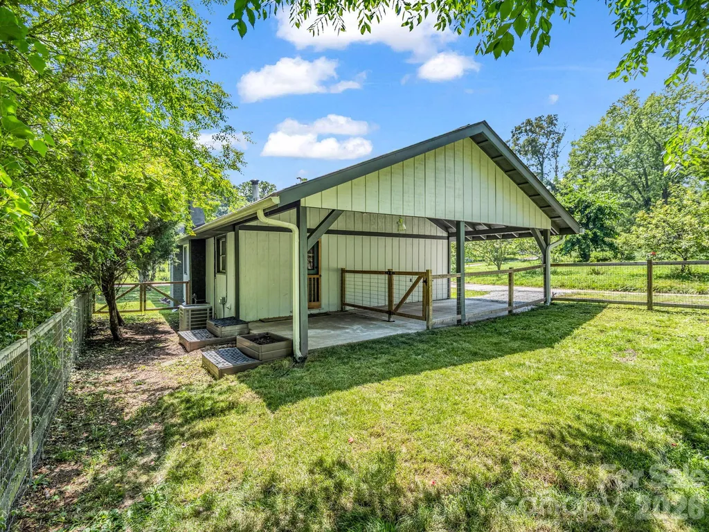 112 Resort Street Hendersonville NC 28792