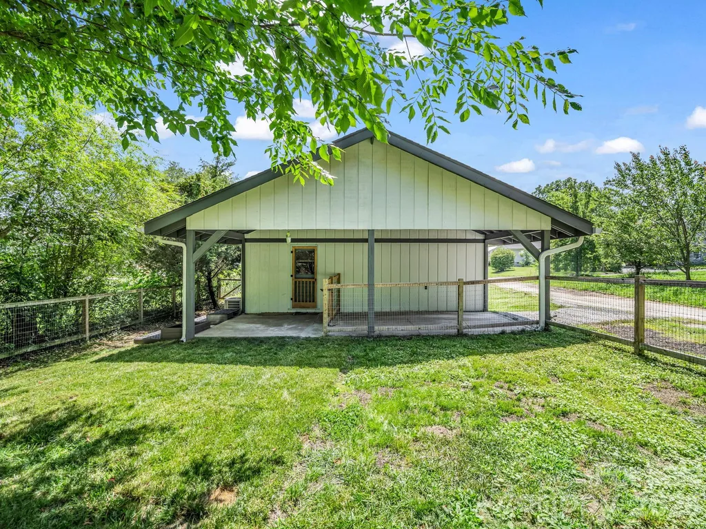 112 Resort Street Hendersonville NC 28792