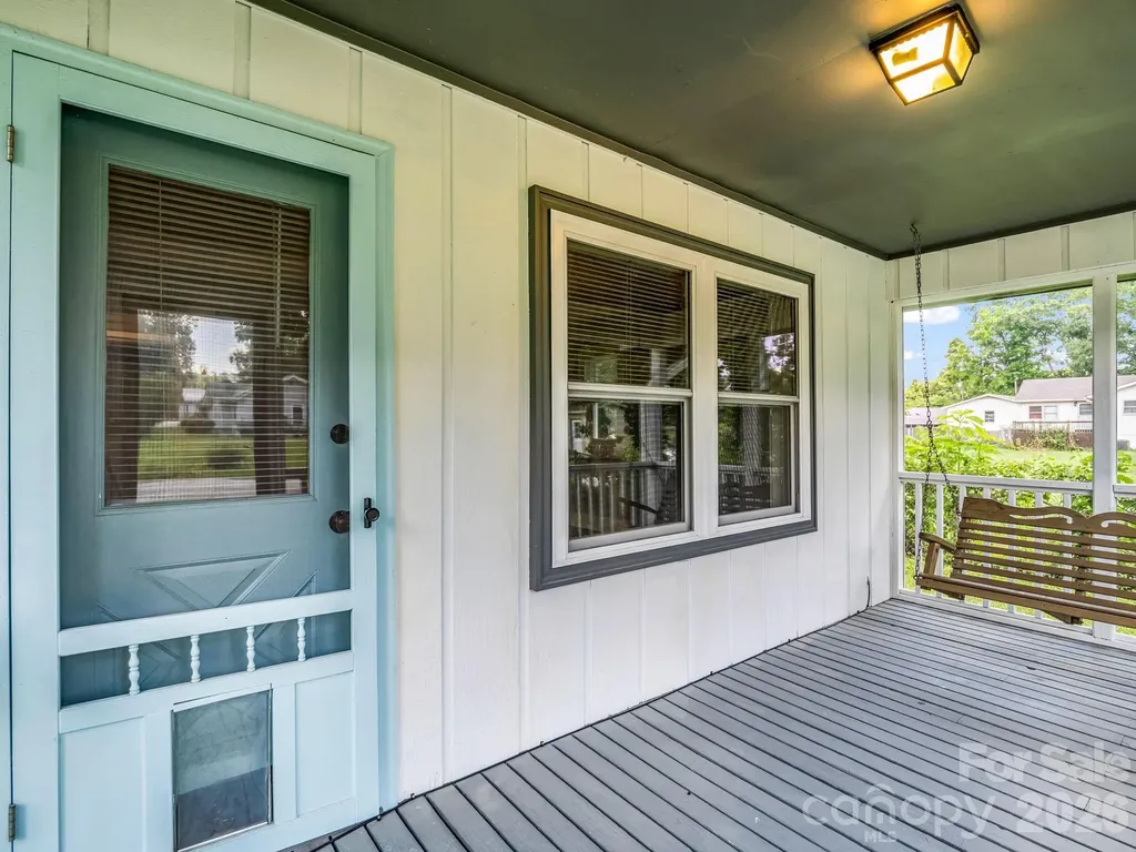 112 Resort Street Hendersonville NC 28792