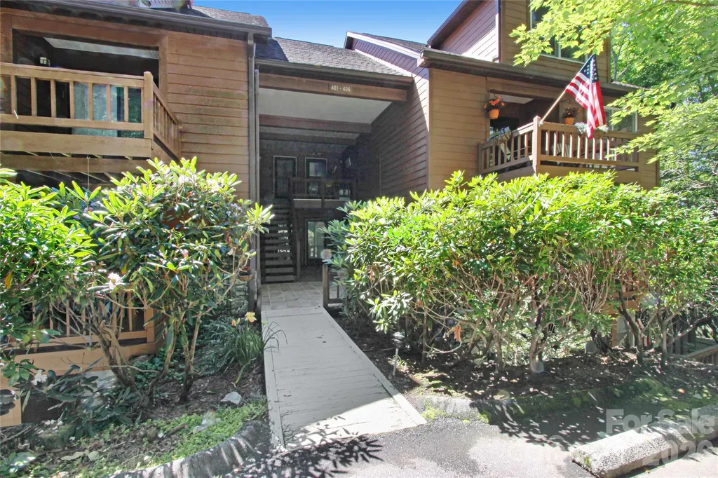 105 Toxaway Views Drive Lake Toxaway NC 28747