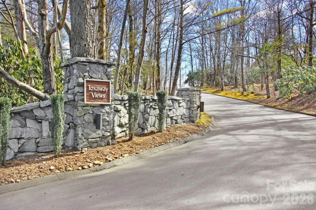 105 Toxaway Views Drive Lake Toxaway NC 28747