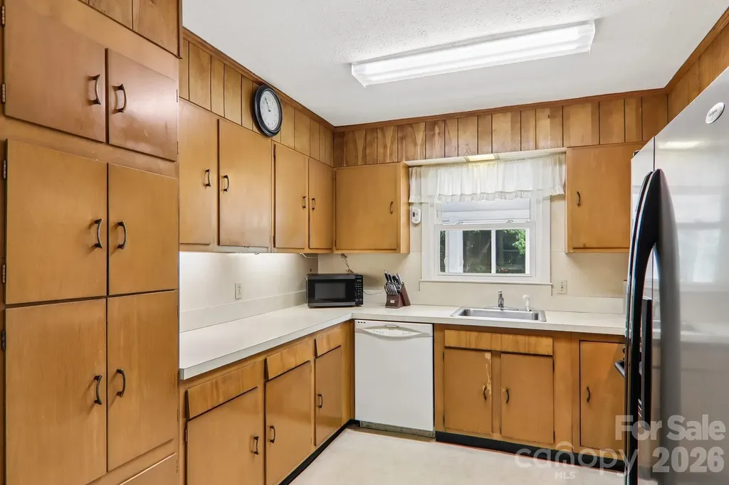 3157 Florida Drive Hendersonville NC 28792