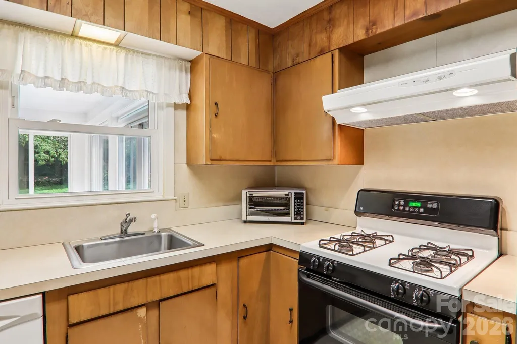 3157 Florida Drive Hendersonville NC 28792