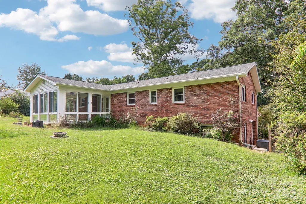 3157 Florida Drive Hendersonville NC 28792
