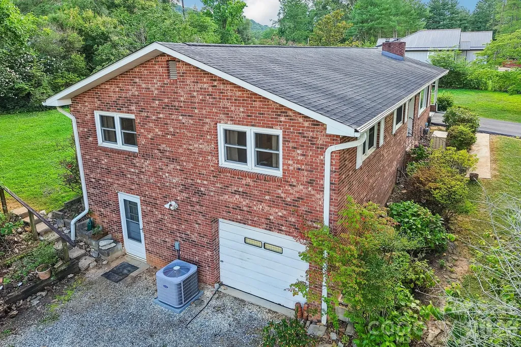 3157 Florida Drive Hendersonville NC 28792