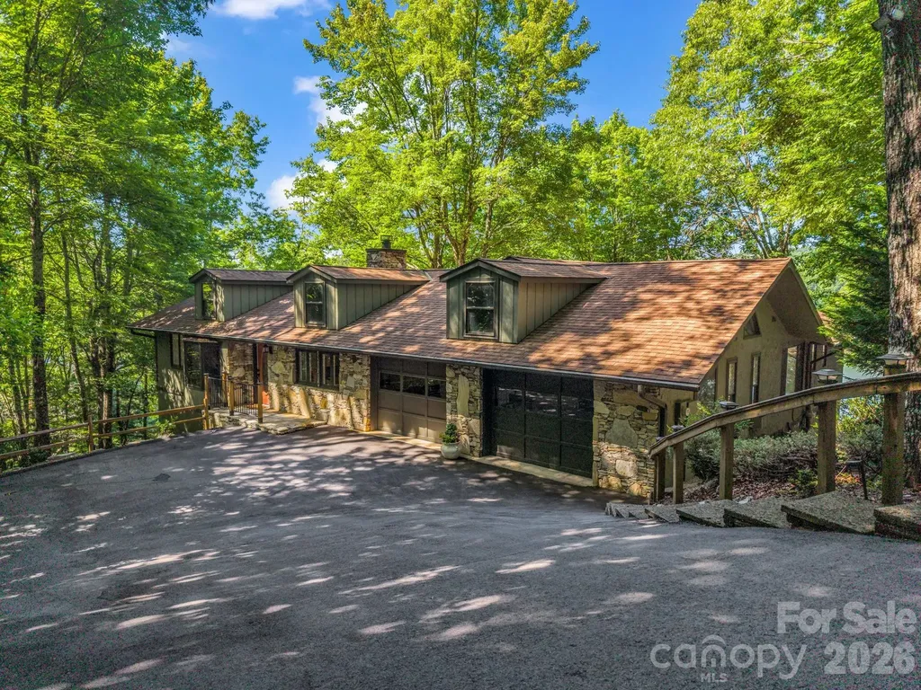 242 Wahuhu Court Brevard NC 28712