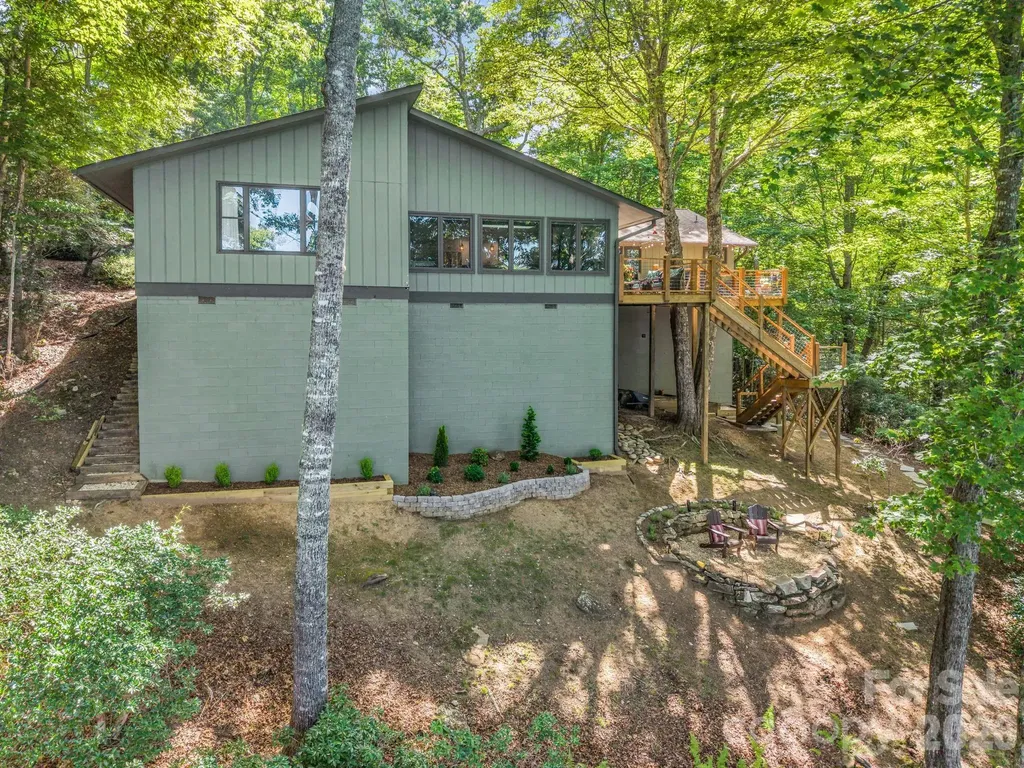242 Wahuhu Court Brevard NC 28712
