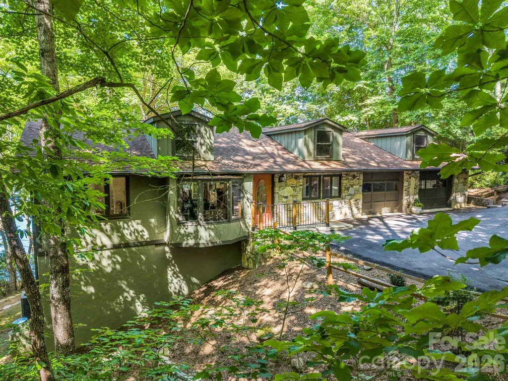 242 Wahuhu Court Brevard NC 28712