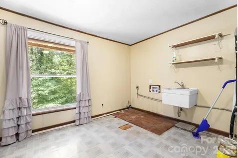 828 Manchester Street SW Lenoir NC 28645