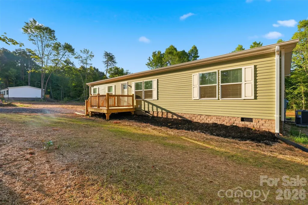 4433 Old Us 421 Highway W Yadkinville NC 27055